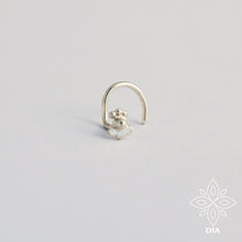 Load image into Gallery viewer, Silver Dainty Flower Nose Stud