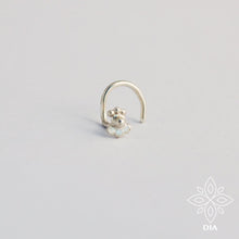 Load image into Gallery viewer, Silver Dainty Flower Nose Stud