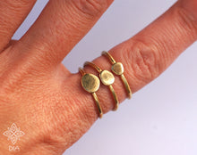 Load image into Gallery viewer, Set of 3 18k Gold Pebble Rings
