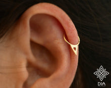 Load image into Gallery viewer, 14k Gold Triangle Hoop Ring