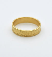 Load image into Gallery viewer, 14k Solid Gold Textured Ring
