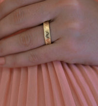 Load image into Gallery viewer, 14k/18k Solid Gold Wedding Band Ring with Dainty Pattern - Julia