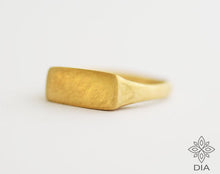 Load image into Gallery viewer, 18k Solid Gold Matte Rectangle Signet Ring Pinkie Ring - Violet