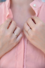 Load image into Gallery viewer, Set of Two Mixed 14k Yellow and Rose Gold Minimalist Heart Ring
