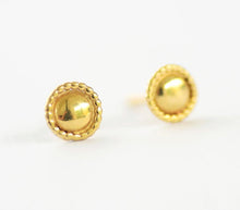 Load image into Gallery viewer, 14k Gold Dotted Flower Stud Earrings