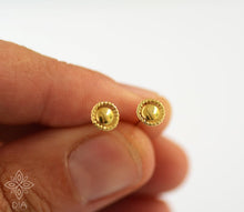 Load image into Gallery viewer, 14k Gold Dotted Flower Stud Earrings