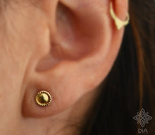 Load image into Gallery viewer, 14k Gold Dotted Flower Stud Earrings