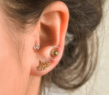 Load image into Gallery viewer, 14k Gold Dotted Flower Stud Earrings