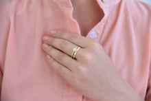 Load image into Gallery viewer, 14k Gold Dotted Flower Ring