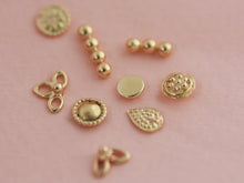 Load image into Gallery viewer, 14k Gold Round Flower Stud Earrings