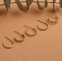 Load image into Gallery viewer, 14k Solid Gold Flower Hoop Earrings