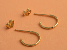 Load image into Gallery viewer, 14k Gold Elegant Huggie Hoop Earrings