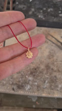Load and play video in Gallery viewer, 14k Gold Daisy Pendant