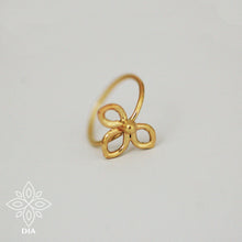 Load image into Gallery viewer, 14k Gold Minimalist Flower Belly Ring