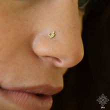 Load image into Gallery viewer, 14k Dainty Indian Nose Stud
