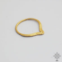 Load image into Gallery viewer, 14k Gold Tribal Chevron Hoop