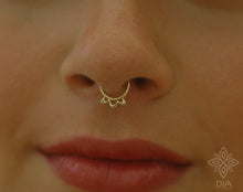 Load image into Gallery viewer, 14k Gold Flower Hoop Ring