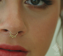 Load image into Gallery viewer, 14k Gold Flower Hoop Ring