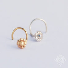 Load image into Gallery viewer, Silver Tiny Flower Nose Stud