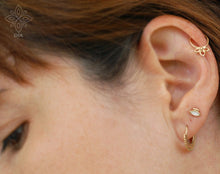 Load image into Gallery viewer, 14k Slid Gold Tribal Hoop Ring