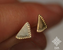 Load image into Gallery viewer, 14k Gold Tribal Triangle Earrings