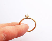 Load image into Gallery viewer, 14k Gold Classic Diamond Ring