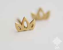 Load image into Gallery viewer, 14k Gold Crown Stud Earrings