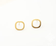 Load image into Gallery viewer, 14k Gold Cube Studs