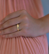 Load image into Gallery viewer, 14k/18k Solid Gold Wedding Band Ring with Dainty Pattern - Julia