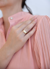 Load image into Gallery viewer, 18k Solid Gold Matte Rectangle Signet Ring Pinkie Ring - Violet