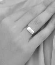 Load image into Gallery viewer, Sterling Silver Signet Rectangular Ring
