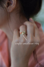 Load image into Gallery viewer, 14k Gold Dotted Flower Ring