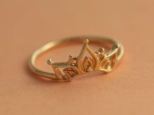 Load image into Gallery viewer, 14k Solid Gold Dainty Crown Ring - Meodi