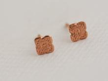 Load image into Gallery viewer, 14k Gold Square Indian Nose Stud