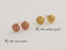 Load image into Gallery viewer, 14k Gold Round Flower Stud Earrings