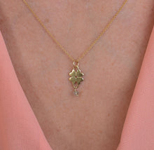 Load image into Gallery viewer, 14k Gold Clover Pendant with Aquamarine
