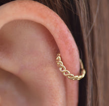 Load image into Gallery viewer, 14k Gold Twisty Hoop Ring