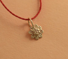 Load image into Gallery viewer, 14k Gold Daisy Pendant