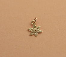 Load image into Gallery viewer, 14k Gold Flower Pendant