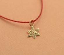 Load image into Gallery viewer, 14k Gold Flower Pendant