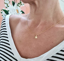 Load image into Gallery viewer, 14k Gold Flower Pendant
