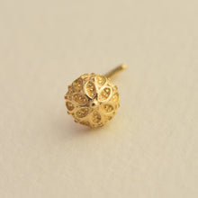 Load image into Gallery viewer, 14k Gold Filigree Dome Star Stud Earring

