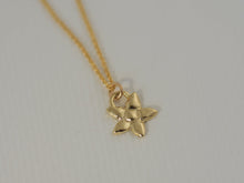 Load image into Gallery viewer, Flower Necklace 14k Solid Gold - Noya
