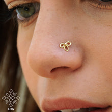 Load image into Gallery viewer, 14k Gold Minimalist Flower Nose Stud
