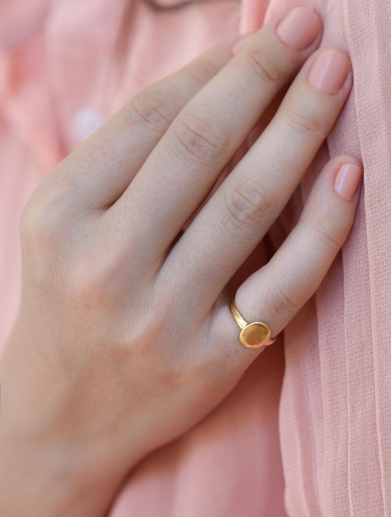 22k Gold Shiny Signet Oval Ring - Leah