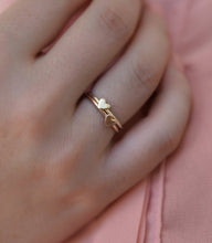 Load image into Gallery viewer, Set of Two Mixed 14k Yellow and Rose Gold Minimalist Heart Ring
