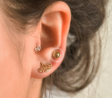 Load image into Gallery viewer, 14k Gold Dotted Flower Stud Earrings
