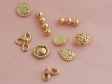 Load image into Gallery viewer, 14k Gold Round Flower Stud Earrings
