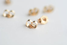 Load image into Gallery viewer, 14k Gold Round Flower Stud Earrings
