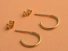Load image into Gallery viewer, 14k Solid Gold Flower Hoop Earrings
